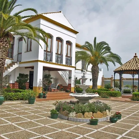 Holiday home Schoenes Ferienhaus Mit Sonnenterasse Und Pool Lora del Rio