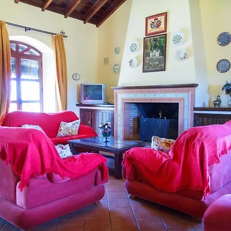 Holiday home Schoenes Ferienhaus Mit Sonnenterasse Und Pool Lora del Rio