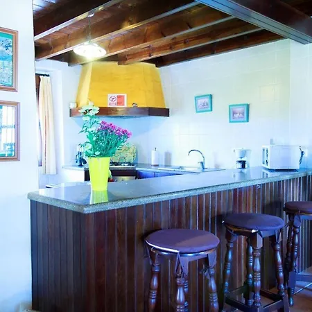 Schoenes Ferienhaus Mit Sonnenterasse Und Pool