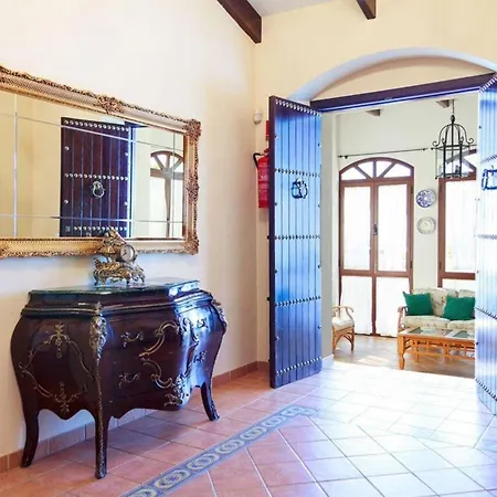 Schoenes Ferienhaus Mit Sonnenterasse Und Pool