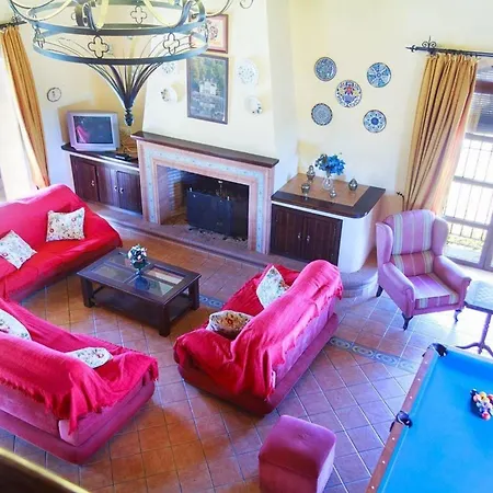 Schoenes Ferienhaus Mit Sonnenterasse Und Pool Lora del Rio