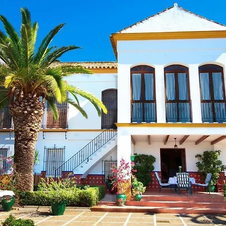 Schoenes Ferienhaus Mit Sonnenterasse Und Pool